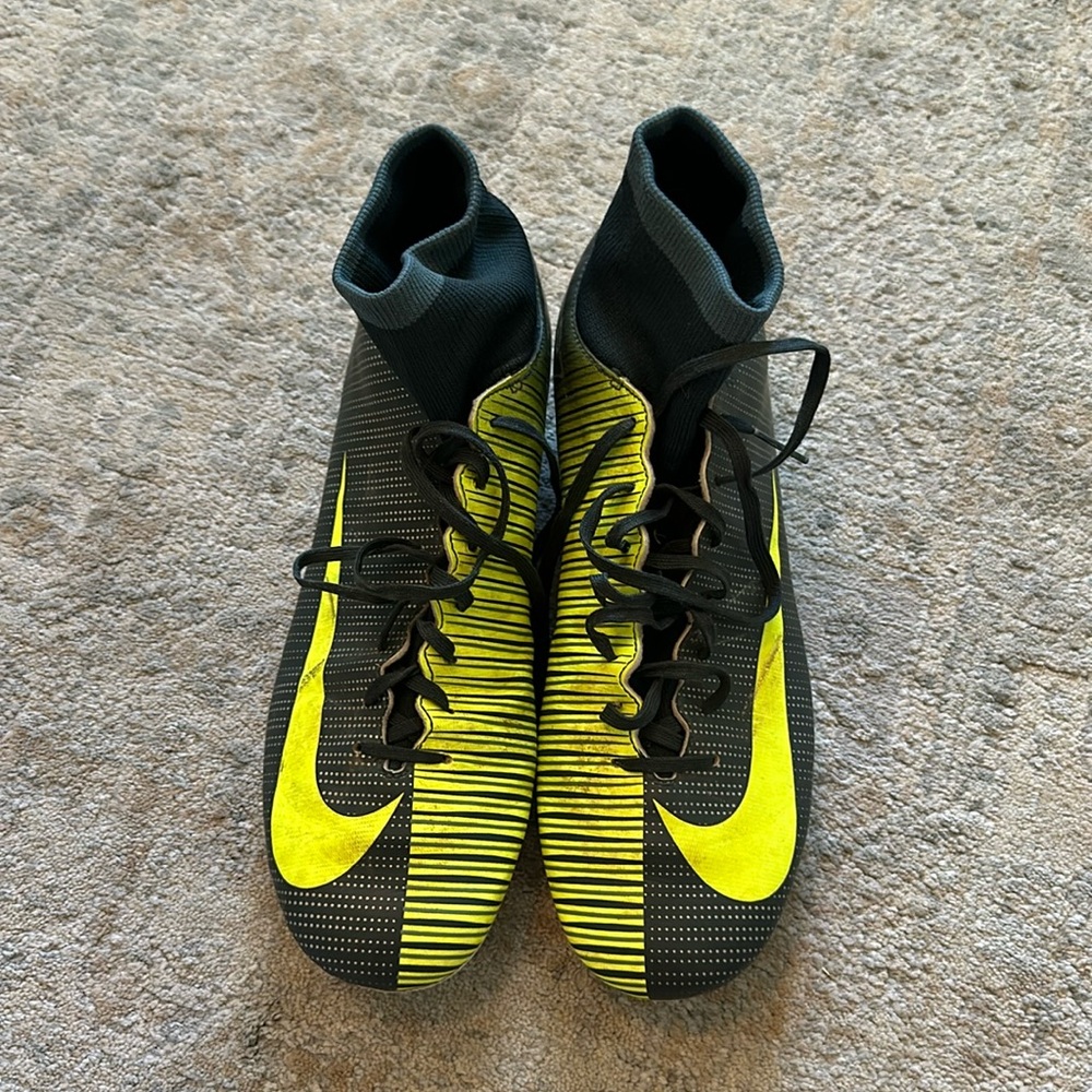 Nike mercurial soccer cleats